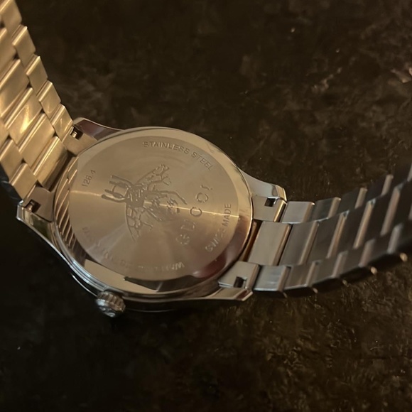 GUCCI: G-timeless watch, 38mm - Picture 6 of 13